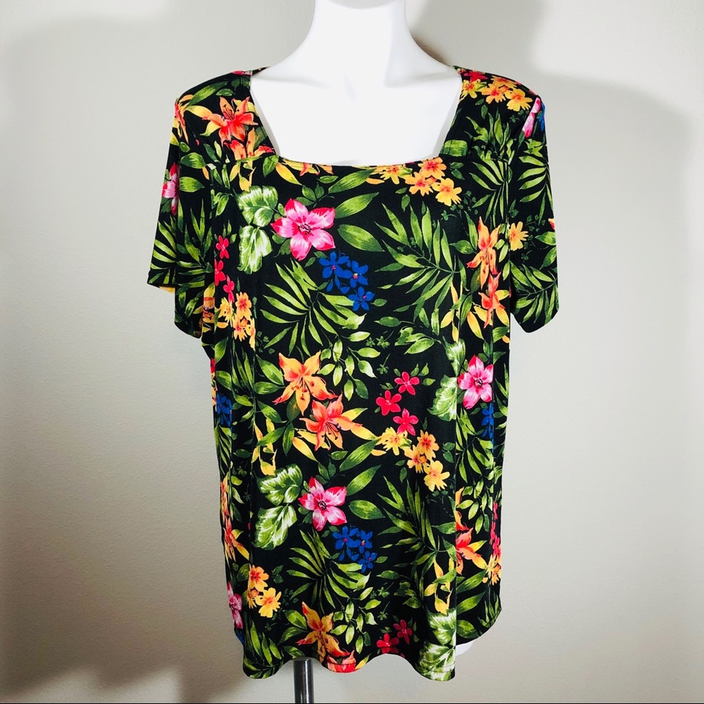 Jaclyn Smith Floral 1X S/S Elastic Breathable Top